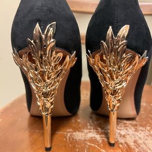 Gold heeled pumps